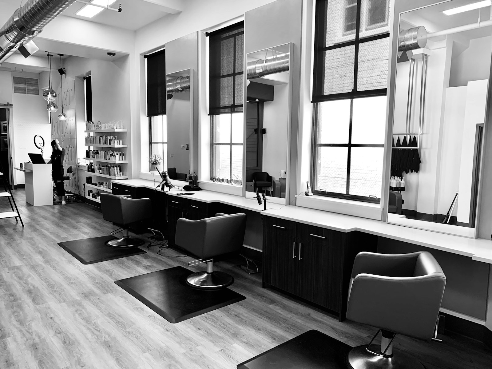 How deposits stop no-shows (and what an empty chair really costs)