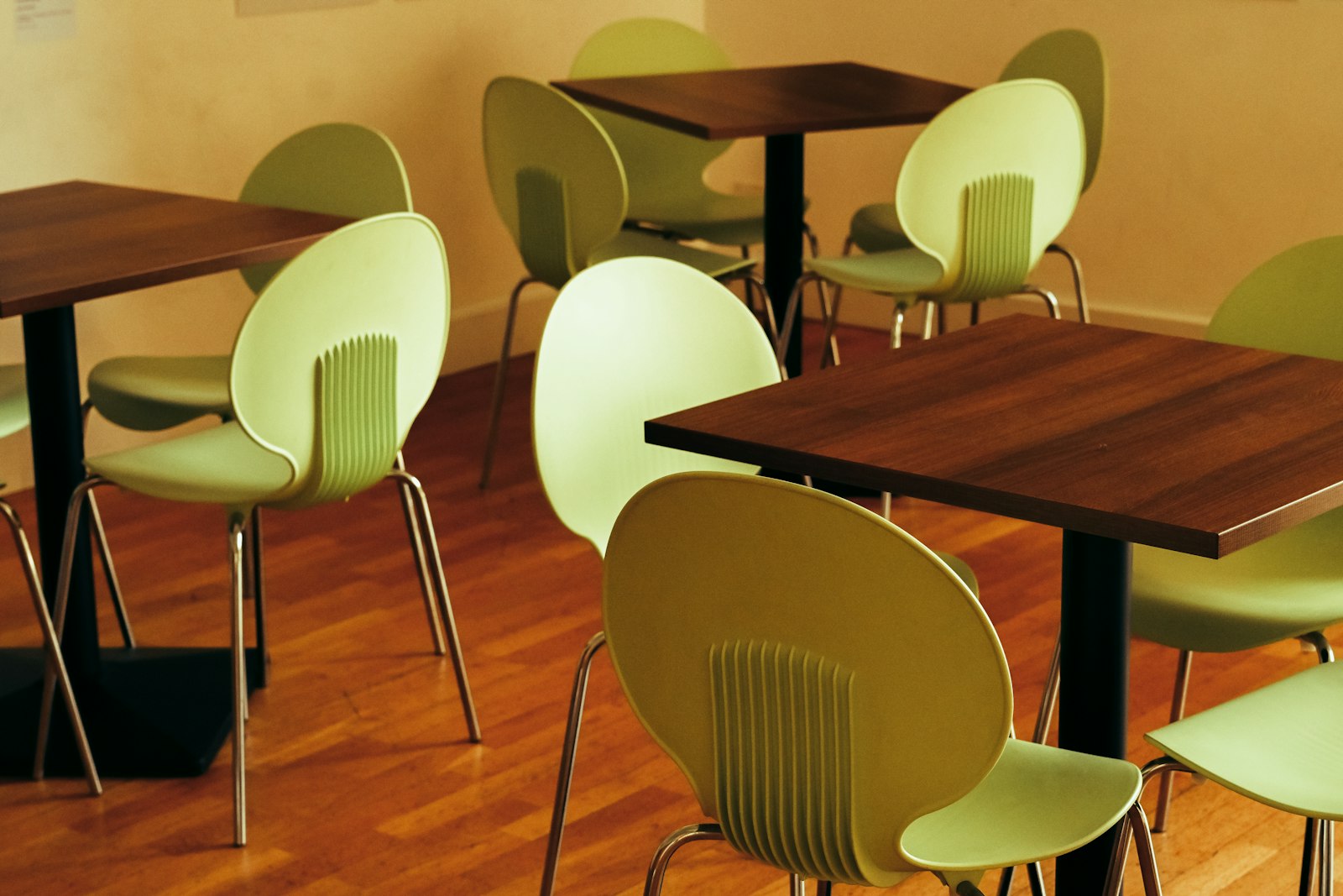 Take Online Reservations and Design Your Floor Plan Online: Fewer Phone Calls, Fewer No-Shows